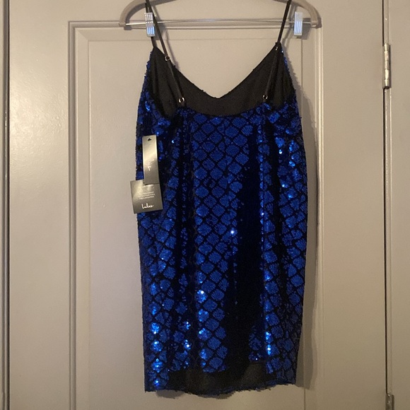 Going Vogue Royal Blue Velvet Sequin Mini Dress
Lulus| Sz S NWT - Picture 6 of 11